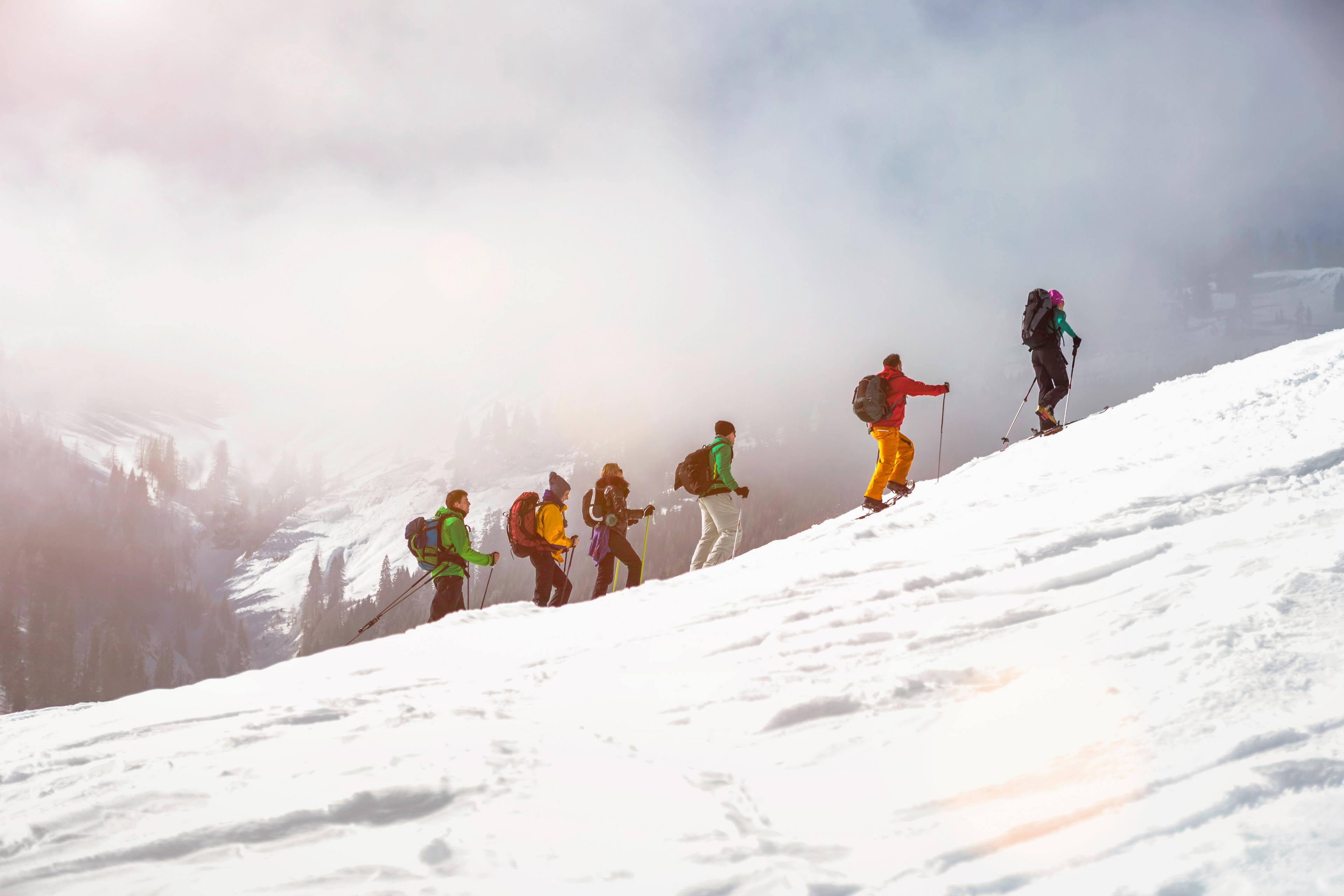 Cordée d'alpinistes sur la glace